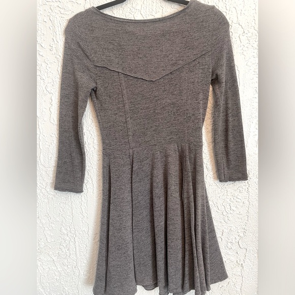 Grey form fitting long sleeve dress size small - Picture 2 of 4